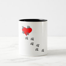 Corazón (impresiones de la pata) taza