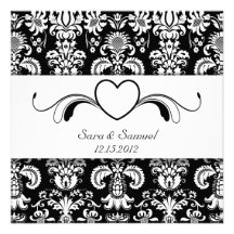 Corazón y remolinos decorativos que casan la invit