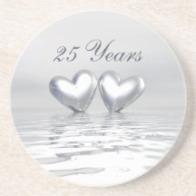 Corazones de plata del aniversario posavaso para bebida
