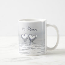 Corazones de plata del aniversario tazas de café