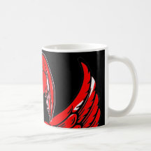 Corazones rojos de alas rojas taza