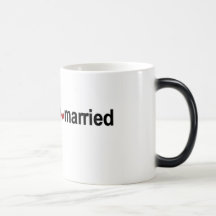 Corazones rojos que estoy consiguiendo casado tazas de café