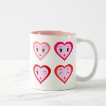 Corazones sonrientes coquetos taza de café