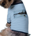 Corra más allá de la cerca camisetas de mascota