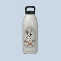 Cráneo del conejito del dibujo animado y botella d botellas de agua