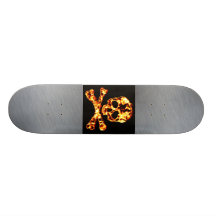Cráneo llameante ardiente y bandera pirata patín personalizado