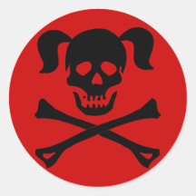 Cráneo negro y bandera pirata con las coletas etiquetas  