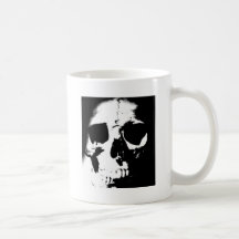 Cráneo negro y blanco taza
