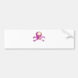 Cráneo rosado y bandera pirata pegatina de parachoque