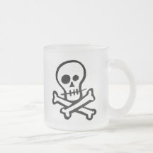 Cráneo simple y bandera pirata de B&W Taza De Café