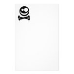 Cráneo y bandera pirata. Blanco y negro. Papeleria