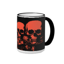 Cráneos anaranjados en las mercancías de cerámica  taza de café