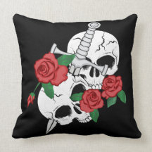 Cráneos y rosas almohadas