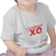 Creo en abrazos y besos camiseta