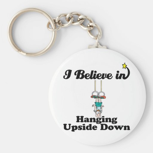creo en el colgante upside-down llavero personalizado