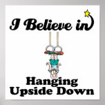 creo en el colgante upside-down posters