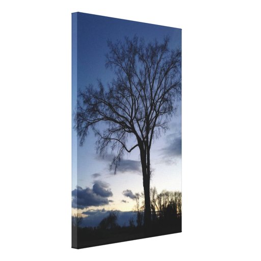 Crepúsculo en el árbol en invierno en lona impresión de lienzo