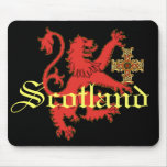Cruz céltica Mousepad del león desenfrenado de Esc