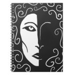 Cuaderno blanco y negro vago de la mujer