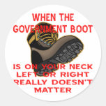 Cuando la bota del gobierno está en su cuello deja pegatinas redondas