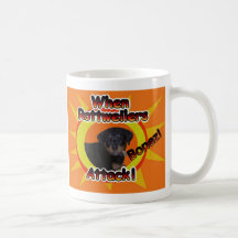 Cuando los perritos de Rottweiler atacan la taza
