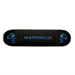 cubierta azul del monopatín de la horda del skater