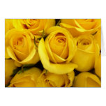 Cumpleaños de la tarjeta del rosa amarillo feliz