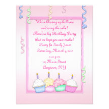 Cumpleaños rosado de la magdalena anuncio