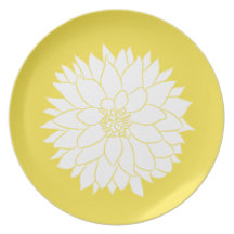 Dalia blanca en la placa amarilla plato de comida