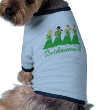 Damas de honor en asistente verde del boda camiseta de perro
