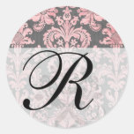 damasco del rosa del vintage del inricate en gris  etiquetas redondas