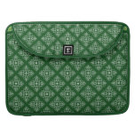 Damasco en verde oscuro fundas para macbooks 