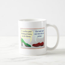 De princesa del cuento de hadas al príncipe y al s taza de café