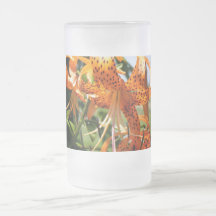 Del tigre floraciones lilly taza de café