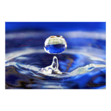 Descenso de la gota de agua fresca del agua azul arte con fotos