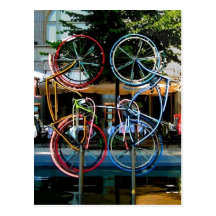 Descripción Robert Rauschenberg que monta las bici Tarjetas Postales