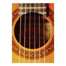 Detalle de la guitarra acústica comunicados personales 