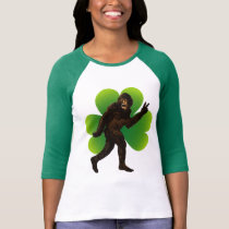 Día de Bigfoot St Patrick camisetas