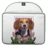 Día de madres - tulipanes rosados - beagle funda para macbook pro