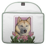 Día de madres - tulipanes rosados - husky siberian funda macbook pro