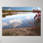 Día del otoño en el lago poster