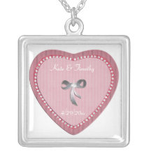 Diamante y recuerdo rosado del corazón colgantes