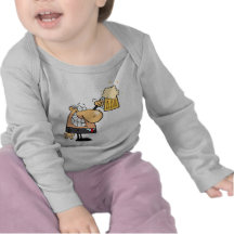 dibujo animado feliz del hombre que celebra con la camiseta