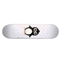 Dibujo animado lindo del pingüino tabla de skate