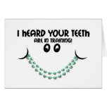 Dientes de los apoyos de la enhorabuena en sonrisa felicitación