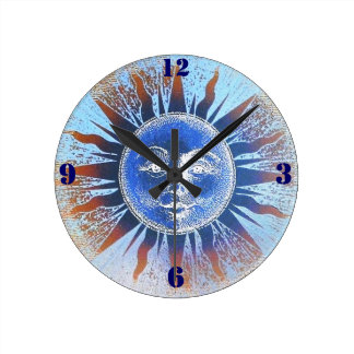 Dios del sol Sun hace frente al reloj de pared