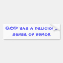 DIOS tiene un sentido del humor delicioso Etiqueta De Parachoque