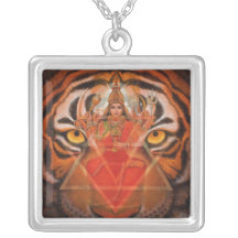 Diosa Durga y collar del tigre