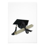 Diploma y casquillo de la graduación (tablero del  comunicado