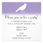 Diseño blanco y púrpura del cuervo invitaciones personales 